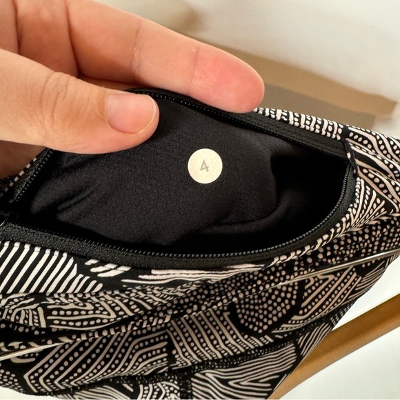 Lululemon Pace Rival Crop (Full-On Luxtreme) Dottie Tribe White Black Size 4 - Picture 6 of 6